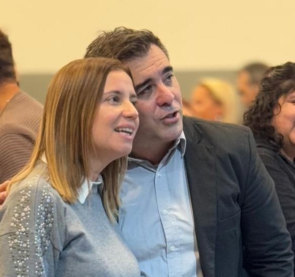 Con ella, eso nomas.