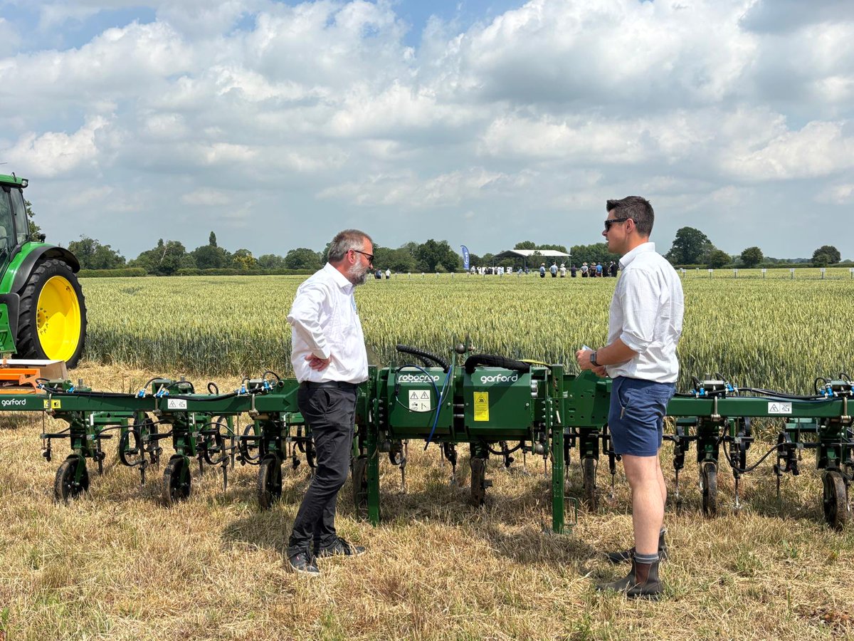 WeedSciJohn's tweet image. At the TMAF innovation day yesterday; a chance to talk about integrating non-chemical control into conventional arable rotations
Part of @AHDB_Cereals Strategic Farm East .. always grateful to @garfordrobocrop for the loan of their amazing robocrop inter-row cultivator.