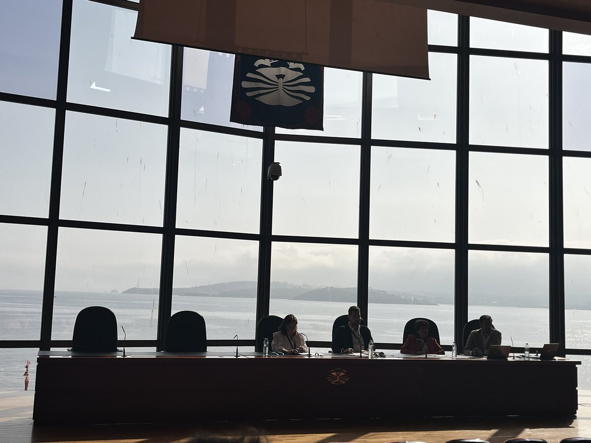 Ultima jornada del #IVCongresoDerechopenal <a href="/APDPenal/">Asociación Profesorado Derecho Penal</a> Disfrutamos de una Mesa sobre tendencias de futuro en torno al 30 aniversario del #codigopenal en un entorno absolutamente privilegiado. Gracias #UniversidadACoruña!!