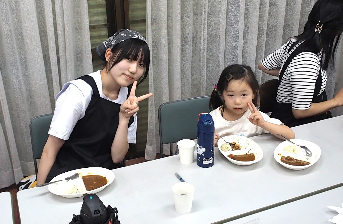 KIDZ_MATSURI's tweet photo. #大阪府 の「わくわく・どきどき SDGs ジュニア フォーラム」で金賞を受賞した #大阪市立桜宮中学校 は、#こどもミライ祭り の舞台で、"学校の遊休地で野菜を栽培し、その野菜をこども食堂に寄付する活動"について発表をします。

先日、実際の取り組みを見学させていただきました。
学校で作った野菜を #こども食堂 のみんなのためにお届け📦
じゃがいもはカレーやポテトサラダになってとても美味しそうでした🍛🥗✨
素晴らしい取り組みです🥺

これからもみなさんの活動を応援していますね‼️