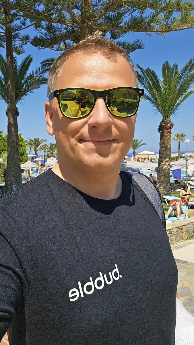 Good morning from #bubblegreekhouse! ☀️🏖🌡

Today is also the mobile hackathon demoday 🚀