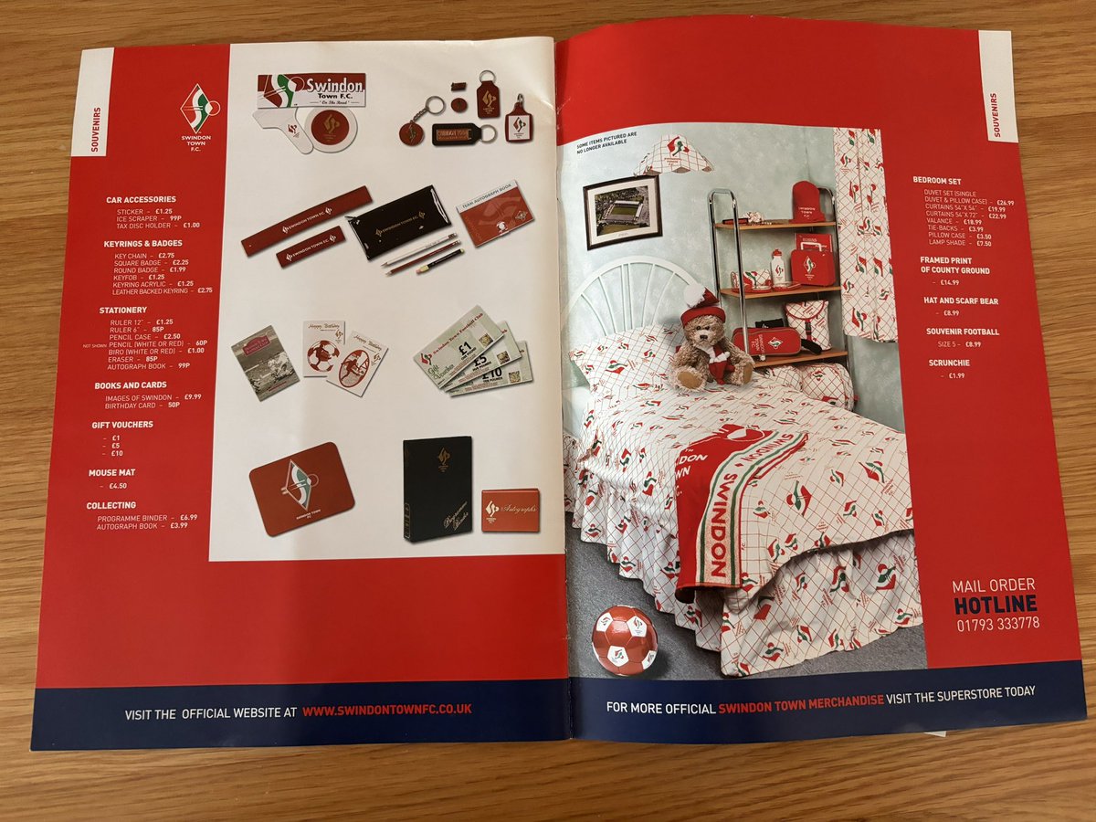 My bedroom still looks like that today #STFC