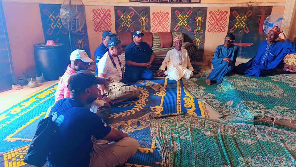 ncsfpas's tweet image. @CSDevNet1 and partners from the @aacjinaction Consortium paid homage to the Nda Lili Zaki, District Head of Mokwa, in a show of respect and solidarity. ๐
As part of their community outreach, the team also distributed clean cooking stoves & other relief materials #AACJ