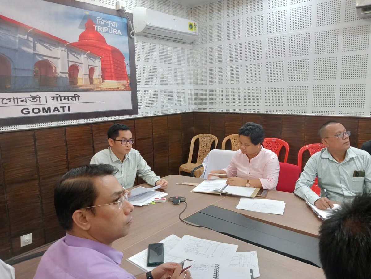 DeoGomati22's tweet photo. CEO Tripura Shri Brijesh Pandey Sir has taken a VC with all  DEOs and EROs icw national training program of BLOs on 20-06-2025
@ECISVEEP 
@ceotripura 
@DmGomati https://t.co/urhUP7IpBR