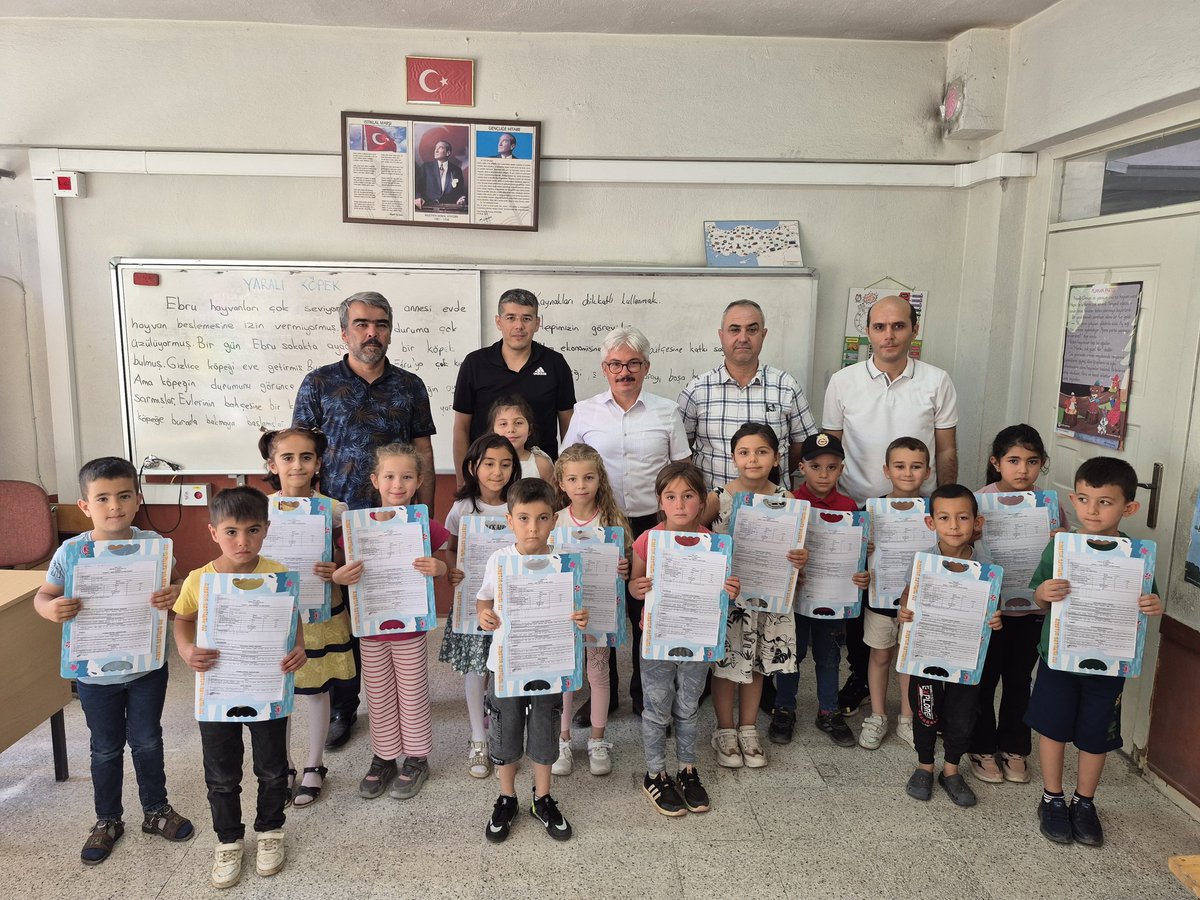 Okulumuzda karne dağıtımı İlçe Milli Eğitim Müdürümüz sayın Erdal DÖLEK'in katılımıyla gerçekleştirildi. Program kapsamında sayın müdürümüz öğretmenlerimizle bir toplantı yaptılar. Katılımlarından dolayı  müdürümüz'e teşekkür ederiz. <a href="/tcmeb/">Millî Eğitim Bakanlığı</a> <a href="/MersinMEM/">Mersin İl Millî Eğitim Müdürlüğü</a> <a href="/mut_mem/">Mut İlçe MEM</a>