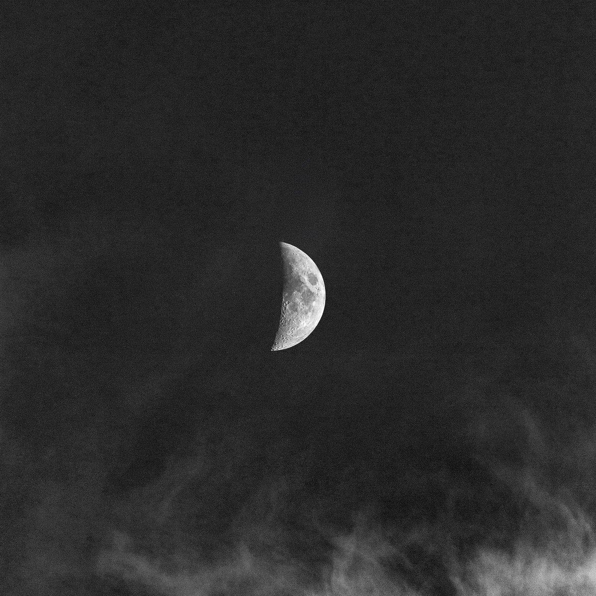 Our new single is out now 🖤 
 open.spotify.com/track/02yJBvLH…