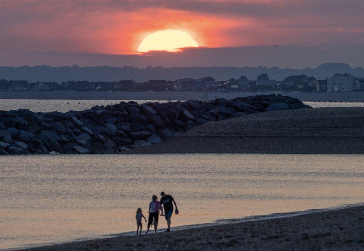 Coastal JJ UK (@coastaljjuk) on Twitter photo A rather fiery sunset last night at West beach, Selsey <a href="/BBCSouthWeather/">BBCSouthWeather</a> <a href="/BBCSussex/">BBC Sussex</a> <a href="/itvmeridian/">ITV News Meridian</a> <a href="/AlexisGreenTV/">Alexis Green</a> <a href="/HollyJGreen/">Holly Green - Weather Presenter</a> <a href="/PhilippaDrewITV/">Philippa Drew</a> <a href="/ExpSussex/">ExperienceSussex</a> <a href="/VisitSEEngland/">Visit South East England</a> <a href="/greatsussexway/">The Great Sussex Way</a> <a href="/SealBayResort/">Seal Bay Resort</a> A rather fiery sunset last night at West beach, Selsey <a href="/BBCSouthWeather/">BBCSouthWeather</a> <a href="/BBCSussex/">BBC Sussex</a> <a href="/itvmeridian/">ITV News Meridian</a> <a href="/AlexisGreenTV/">Alexis Green</a> <a href="/HollyJGreen/">Holly Green - Weather Presenter</a> <a href="/PhilippaDrewITV/">Philippa Drew</a> <a href="/ExpSussex/">ExperienceSussex</a> <a href="/VisitSEEngland/">Visit South East England</a> <a href="/greatsussexway/">The Great Sussex Way</a> <a href="/SealBayResort/">Seal Bay Resort</a>
