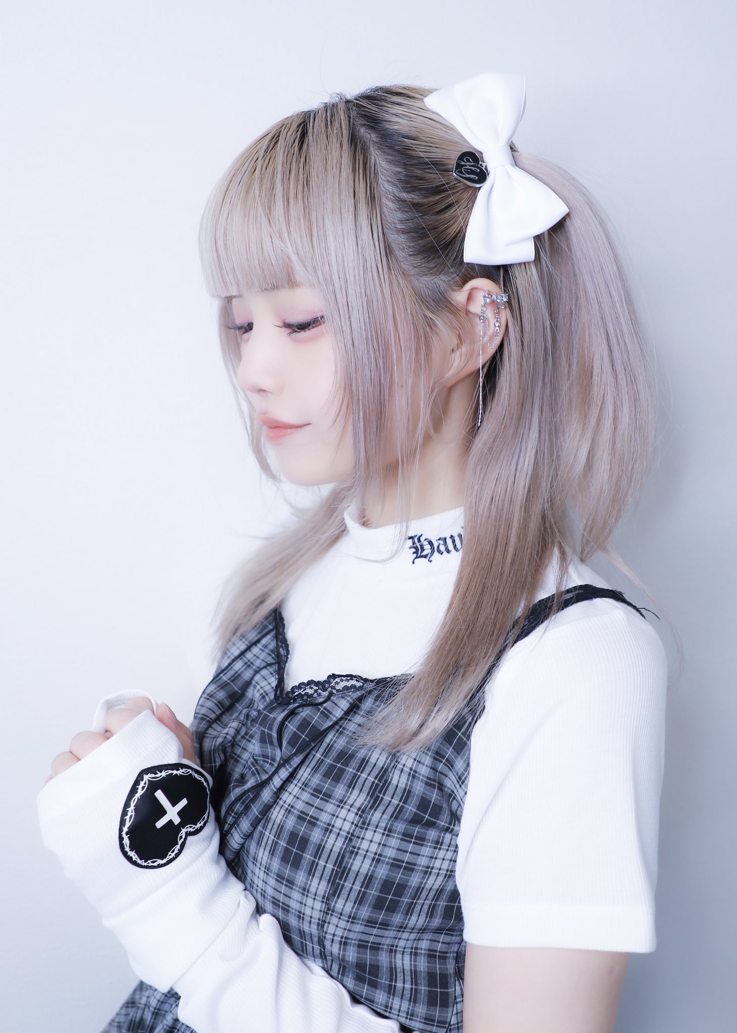 ゆず♡韓国アクリルバインダー♡バタフライ♡ハートリボン しろいおうち♡韓国シール・推し活 | 7/9（WED）20:00〜 中国で