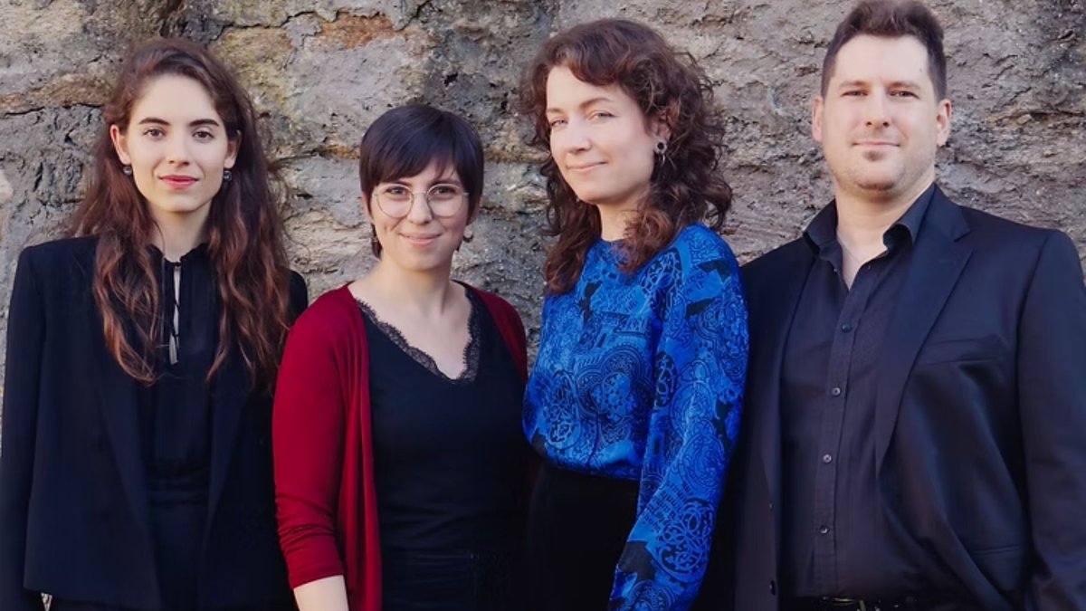 El domingo por la tarde, a partir de las 20h., te traemos un concierto del "Festival de Música Antigua de los Pirineos" del 2024.

En este concierto, el conjunto "Phaedrus" interpretan obras de Poliziano, Verdelot o Willaert, entre otros.