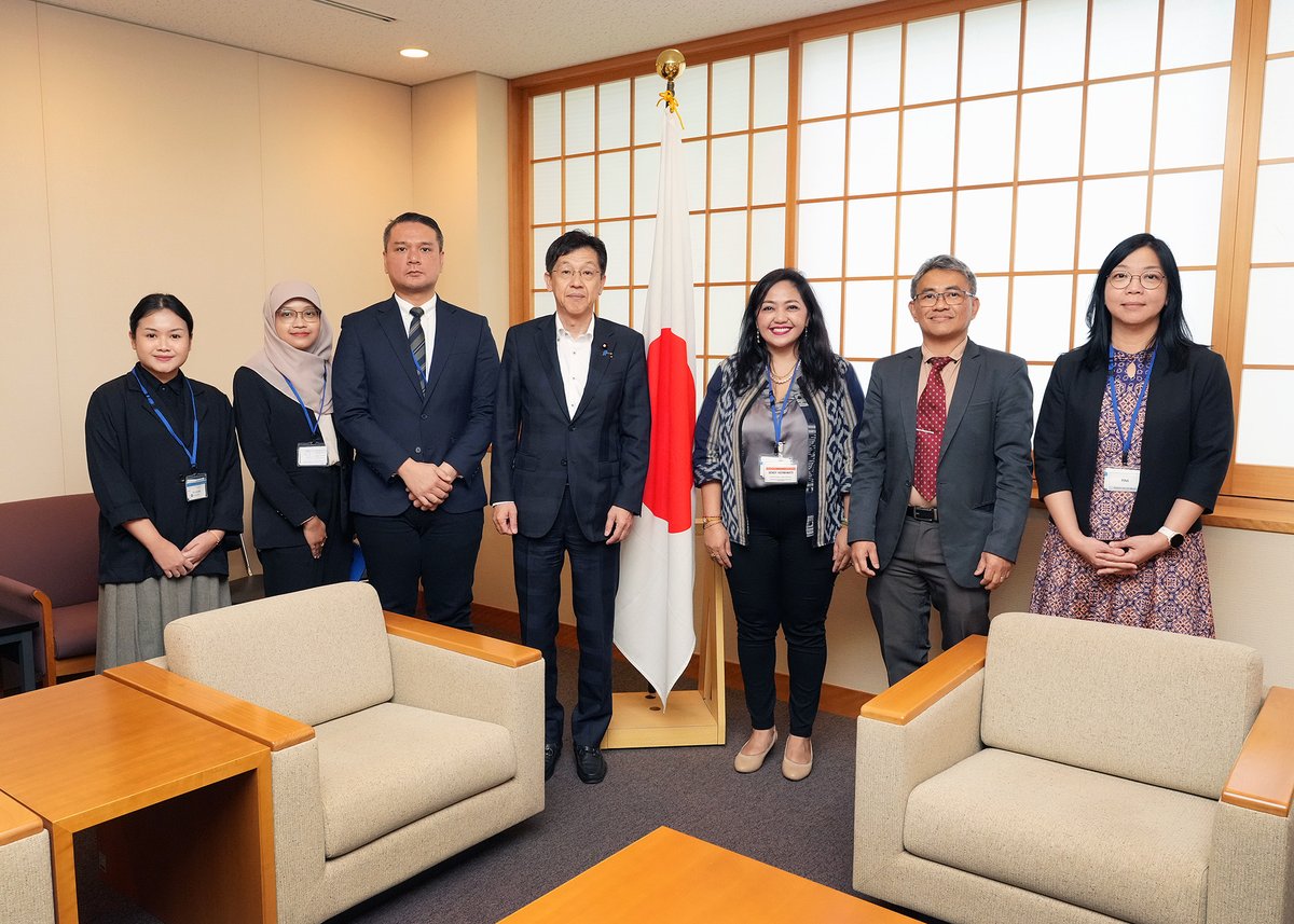 MofaJapan_en's tweet photo. On June 20, Parliamentary Vice-Minister for Foreign Affairs MATSUMOTO received a courtesy call by a delegation of the #ASEAN Secretariat officials, under the ASEAN Human Educational Development Scholarship Partners Program “AHEAD50”. 
https://t.co/WnNjMkZYf9 https://t.co/PNceZ7PfLE