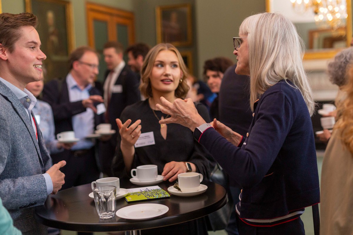 CSciPol's tweet image. 🚨 Don’t miss our networking lunch at #CSaPConference2025
Meet policymakers & academics for informal, insightful discussions hosted by @CSaP_Cambridge @Overtonio, @POST_UK, David Cleevely & Tristram Riley-Smith
📅 24 June | 📍 Royal Society
🔗Register: shorturl.at/MVzxP