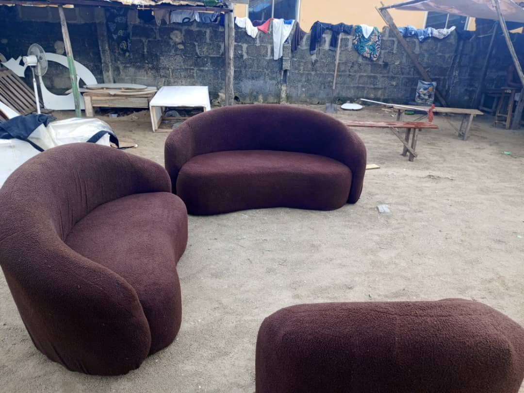 MathewYekini's tweet photo. @Mrbankstips @Mrbankstips  this is what I do for a living. The curved sofa is available for sale. A retweet will go a long way from you. I’m located in lagos. Thank you. https://t.co/f1Y1IlOPbz