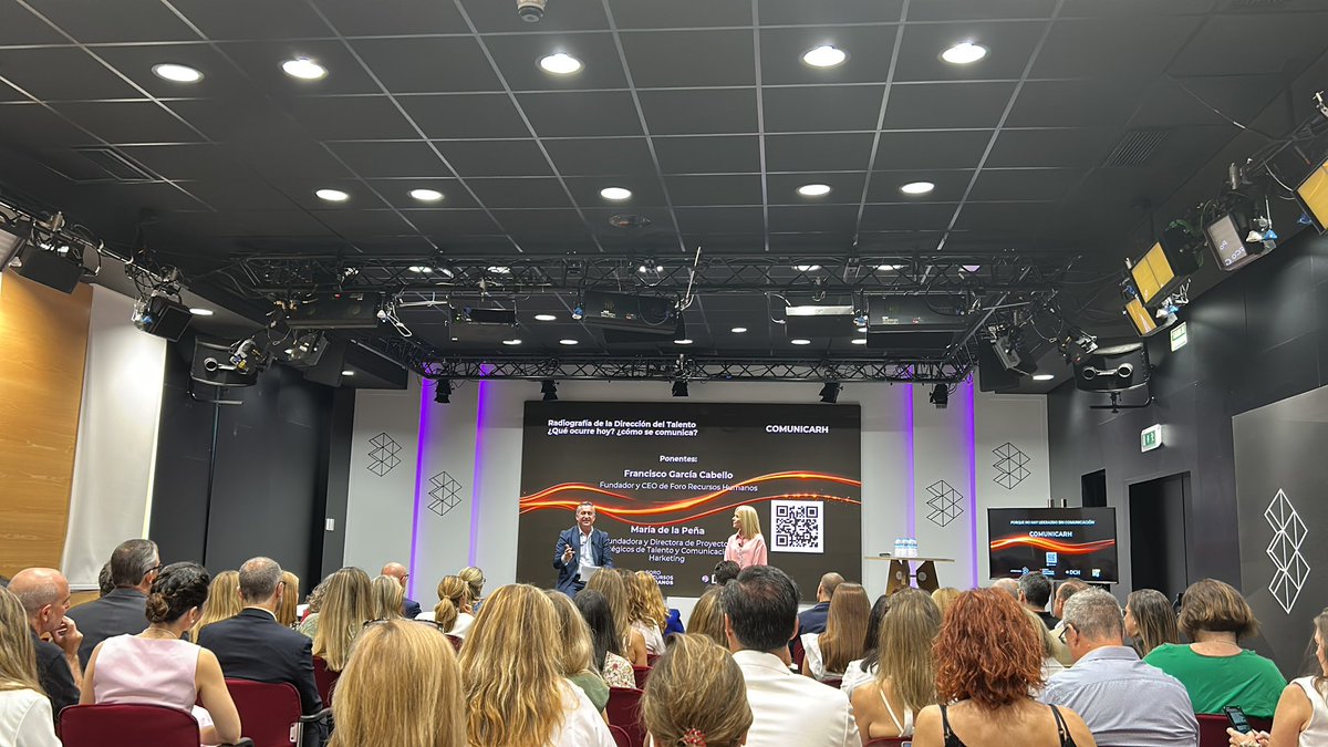 olganunez's tweet photo. Empezamos
¿Cómo se comunica? #empresas #comunicación con Francisco Garcia 
@OrgDCH @ForoRRHH @A3mediaeventos https://t.co/2td7We2PiN