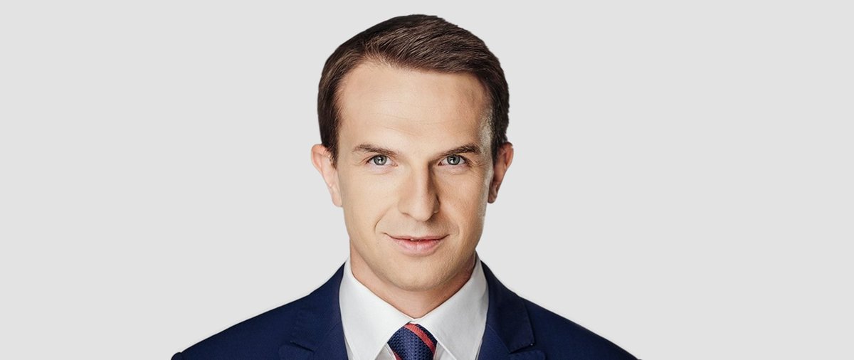 Polsat News ustaliło nieoficjalnie, że rzecznikiem rządu zostanie Adam Szłapka, przewodniczący Nowoczesnej oraz minister do spraw Unii Europejskiej.