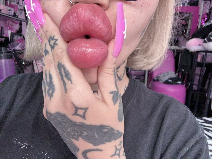 Watch Nasty Bimbo 👁👄👁Top 1.2% Onlyfans's leaked NSFW photo on TwXstars