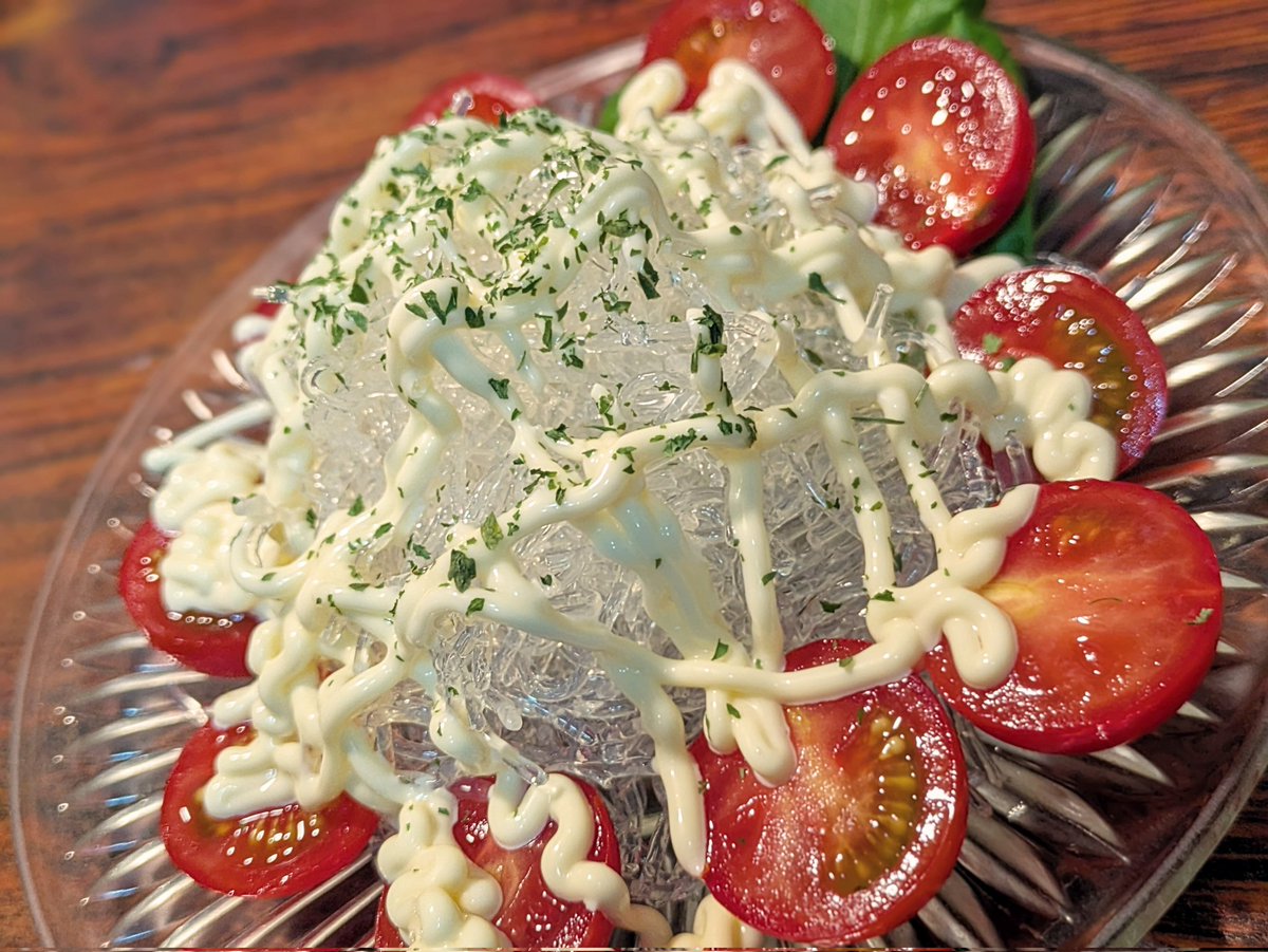 久しぶりの投稿です💦

今日から期間限定
ぷちぷちトマトサラダ始めました🍅

何がプチプチかは食べると分かり感動します(,,>᎑<,,)