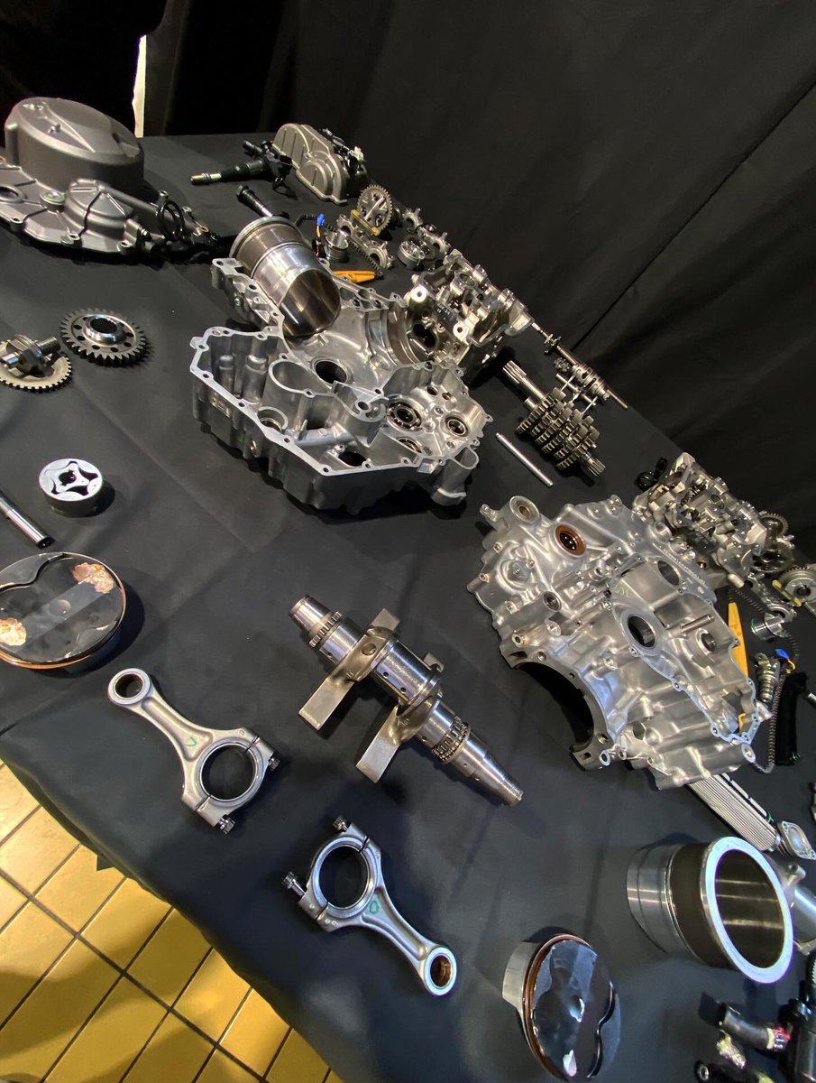 TSUTOMU_OGAWA_'s tweet image. パニガーレV2&amp;amp;V2エンジンの発表会へ。
日本での試乗も楽しみ！
#ducati #ducatipanigalev2 #ドゥカティ #パニガーレv2