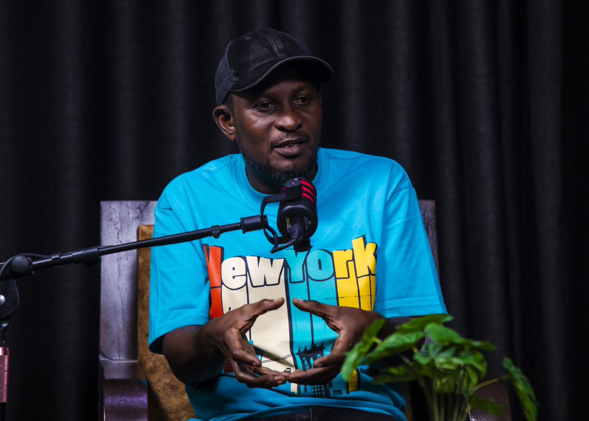 JabirSaleh's tweet photo. Yawww #Hiphopfamily karibu katika episode ya pili ya #Hiphopcorner ambayo wiki hii tuko na @emam9abbas aliiitikisa mitaa alipokuja ma wimbo “Mitaa ya kati “ ,uwezo wake wa ku ghani koa kiswahili na kiingereza ulileta ladha ya kipekee kwenye game ya Bongo,Mtoto wa kishua ambae 👇🏾 https://t.co/WhSnJc8oUy