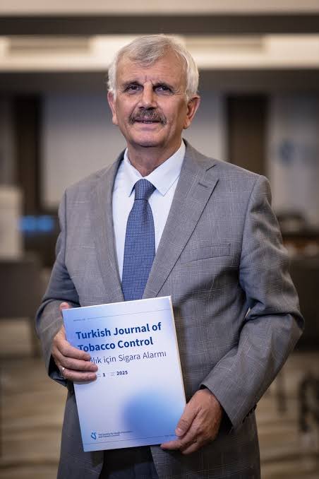 Tütün kontrolünde kanıta dayalı karar süreçlerine yön veren, koruyucu sağlık hizmetlerine stratejik katkılar sunan “Sağlık İçin Sigara Alarmı” Dergisi yeniden yayın hayatına başladı. Halk sağlığına adanmış bu bilimsel çabanın yeni dönemini tebrik ediyorum.