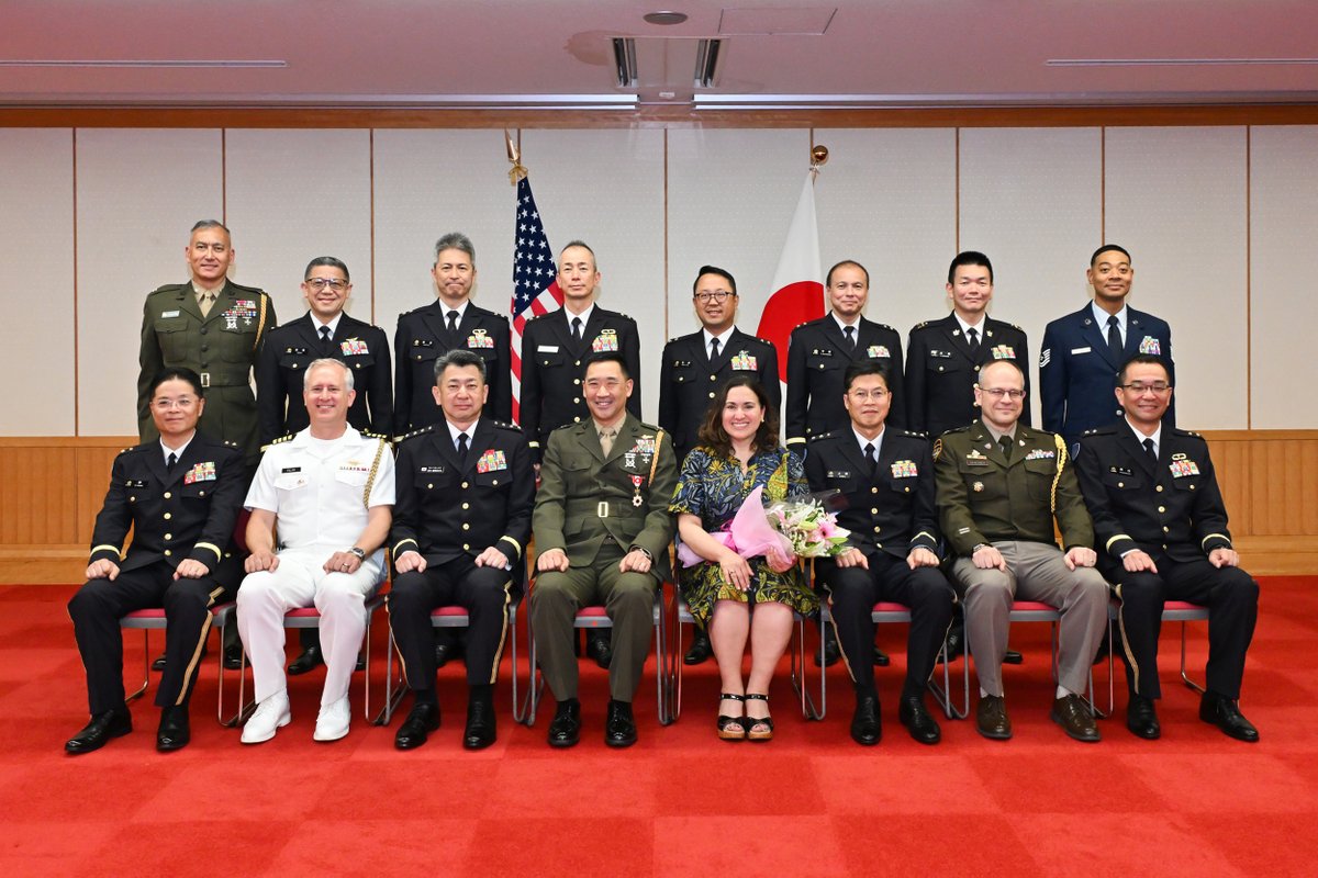 🇺🇸🇯🇵6月18日、在日米国大使館付海兵隊武官リー中佐に対し、旭日