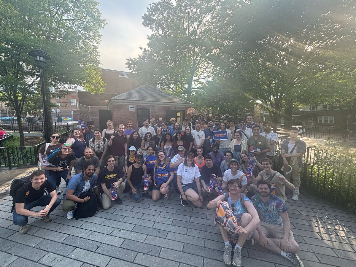 Astoria Thursdays for <a href="/ZohranKMamdani/">Zohran Kwame Mamdani</a> going out STRONG right before the primary 🥰❤️‍🔥

leading every Thursday since January has been such a joy 🩷 seeing how this campaign brings in new faces week after week and develops leaders has been so incredible!