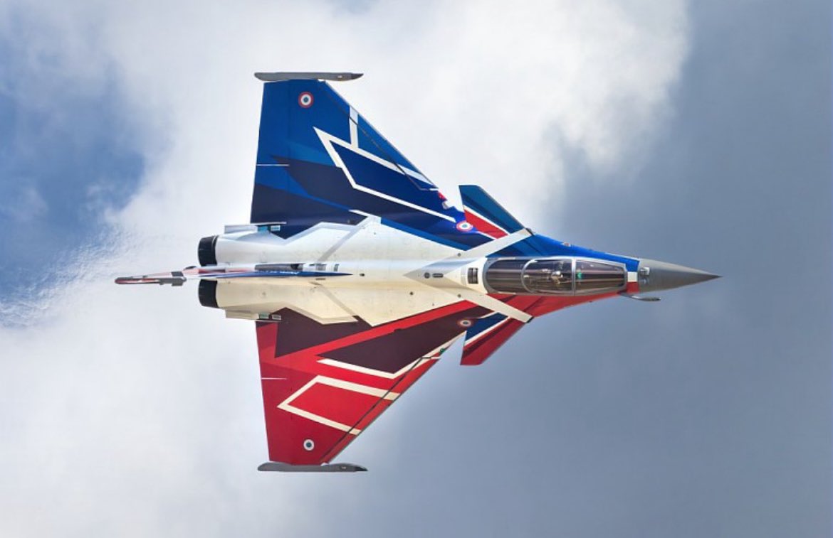 [Le Bourget] Le Rafale Solo Display 🇫🇷 en démonstration au 55e Salon de l’aéronautique et de l’espace du Bourget, piloté par le capitaine Jean Brice « Mimouss » Millet. 
Un appareil exceptionnel ✈️
📷 M. Douhaire <a href="/Dassault_OnAir/">Dassault Aviation</a> #PAS25 #ParisAirShow #LeBourget #Rafale #Dassault