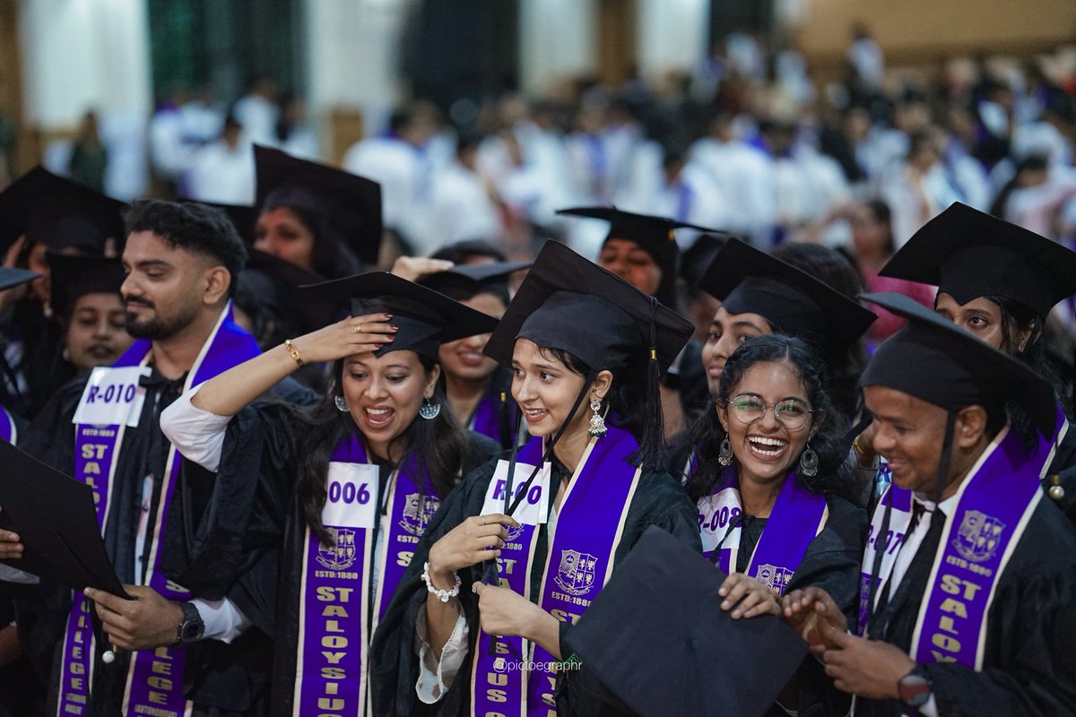 SACMangaluru's tweet photo. The future belongs to those who believe in the beauty of their dreams🧑‍🎓🌟
.
.
#graduation #graduationceremony #staloysius #college #candidphotos https://t.co/h4iEVLvDbS