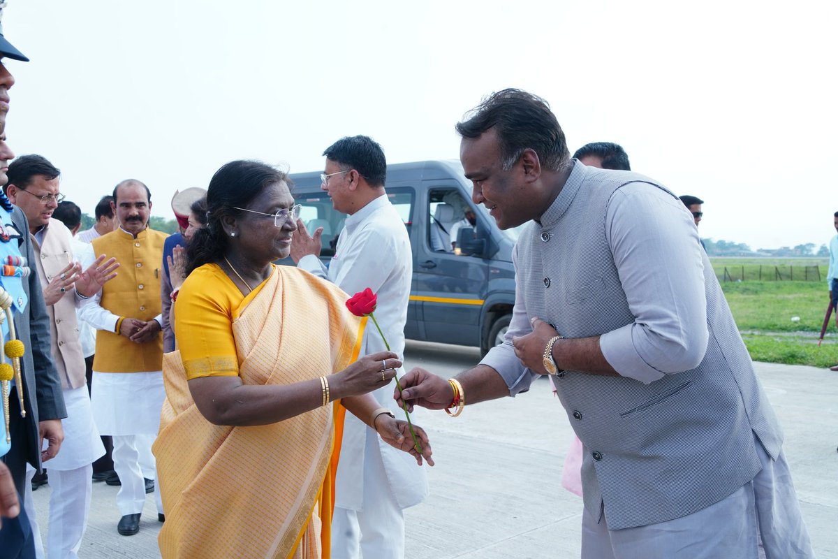 भारत की गौरव एवं यशस्वी राष्ट्रपति श्रीमती द्रौपदी मुर्मू जी, आपको जन्मदिन की हार्दिक बधाई एवं  अनंत शुभकामनाएं।

प्रभु श्री राम जी से प्रार्थना है कि आप सदैव स्वस्थ एवं प्रसन्न रहें और हम सबका मार्गदर्शन करती रहें।

#RastrapatiBhawan #PresidentBirthday
