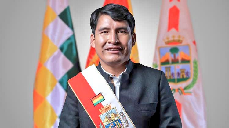 Mi solidaridad con su familia y el Departamento de Chuquisaca por el grave accidente sufrido por el Gobernador Damián Condori. Oramos por su pronta y completa recuperación.