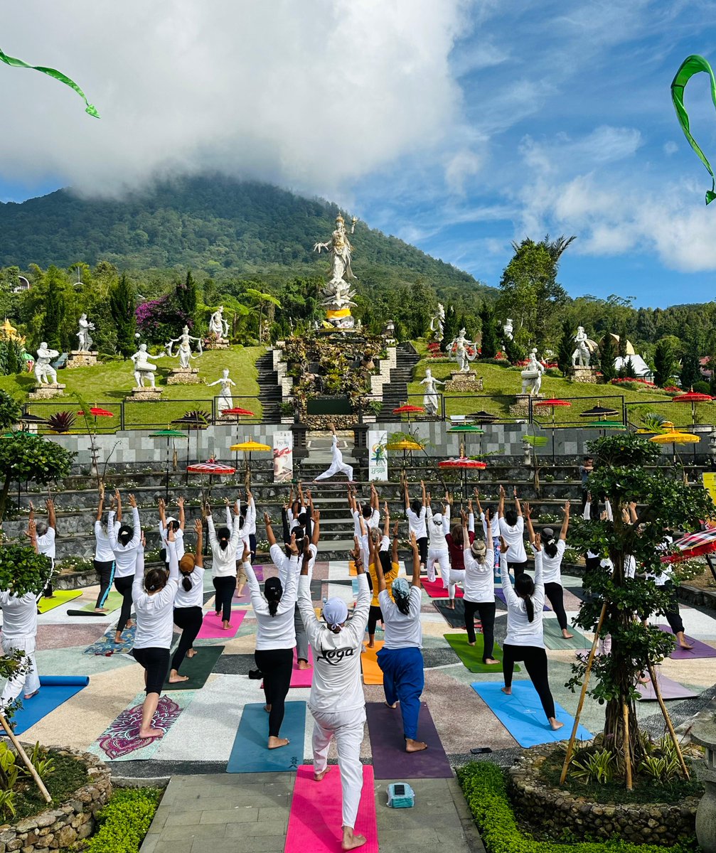 SVCC Bali hosted the 46th pre-event for #InternationalDayofYoga 2025 at the iconic Blooms Garden, Tabanan. Amid lush greenery, yoga lovers came together in a serene celebration of unity, wellness, and nature.
#YogaForOneEarthOneHealth