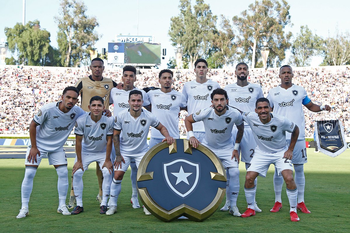 Equipes que terminaram um jogo sem sofrer gols e venceram o PSG na temporada 2024/25:

Botafogo
Liverpool
Arsenal
Bayern de Munique

Fim. 🤯