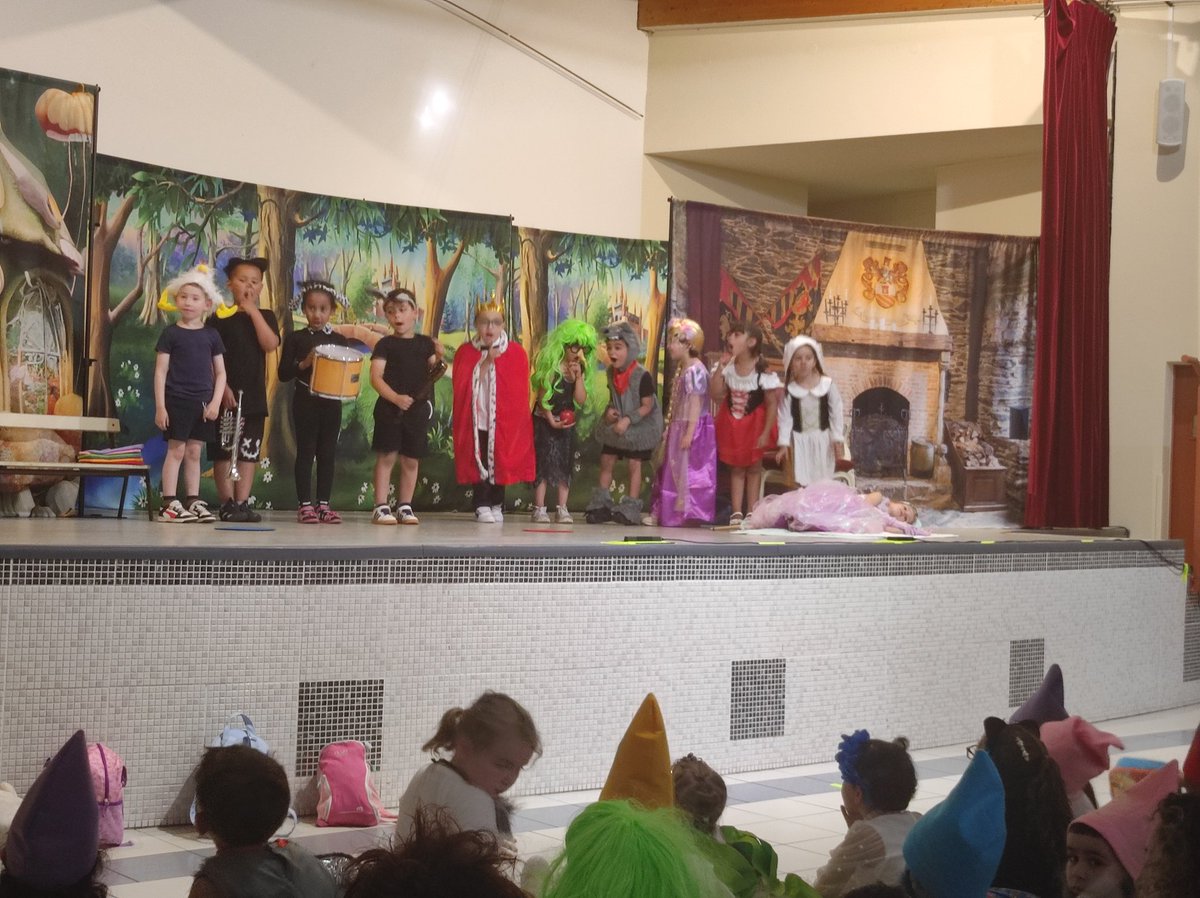 Céline Plontz-Margherita (@celineplontz_m) on Twitter photo Magnifique pièce de théâtre en allemand pour les classes de grande section des trois écoles 🇫🇷🇩🇪
<a href="/Cite_educBehren/">Cité éducative de Behren-lès-Forbach</a> <a href="/FredGuyot3007/">Fred Guyot</a> <a href="/LudovicReiss/">Reiss Ludovic</a> <a href="/KratzMagali/">Magali Kratz</a> <a href="/cabbeke/">mickael cabbeke</a> <a href="/JF_Bonasso/">Jean-François Bonasso</a> Magnifique pièce de théâtre en allemand pour les classes de grande section des trois écoles 🇫🇷🇩🇪
<a href="/Cite_educBehren/">Cité éducative de Behren-lès-Forbach</a> <a href="/FredGuyot3007/">Fred Guyot</a> <a href="/LudovicReiss/">Reiss Ludovic</a> <a href="/KratzMagali/">Magali Kratz</a> <a href="/cabbeke/">mickael cabbeke</a> <a href="/JF_Bonasso/">Jean-François Bonasso</a>