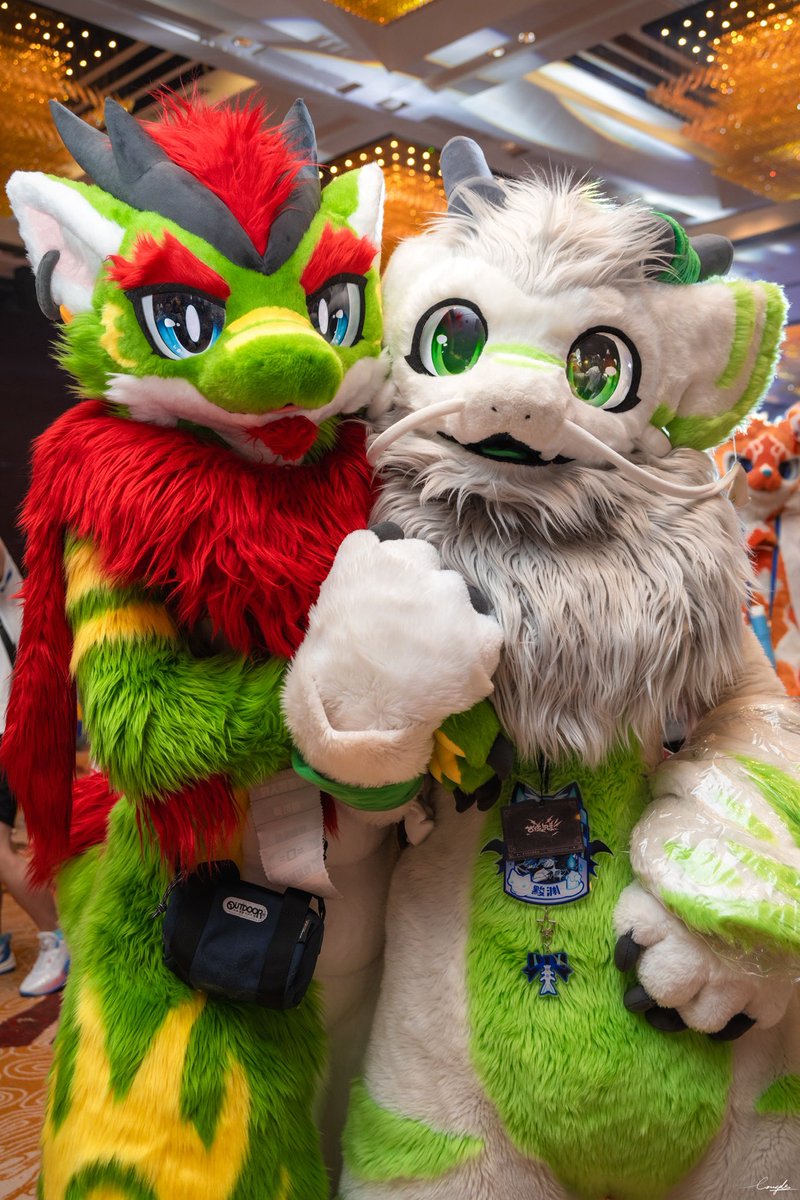 (・ω・)ノ
#FursuitFriday 
✂️：<a href="/DRAs_CN/">DRA.s</a> 
<a href="/loves915624/">~閒狼的世界~ @UTFG</a> 
📷：<a href="/Longde233/">隆德-Londer</a> 
#HiFurry