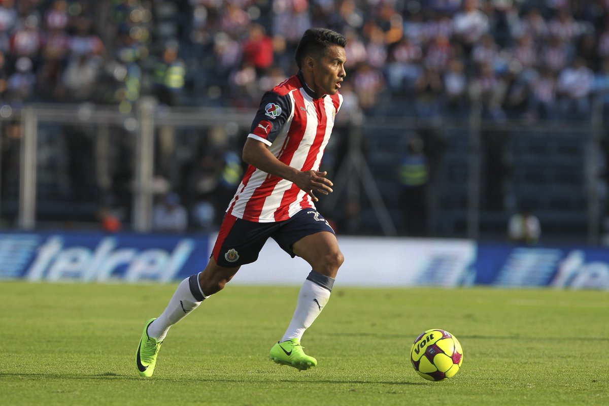 Chivas's tweet photo. “Cuéntanos, ¿por qué te dicen el Gallo?”

🇲🇨 Gracias por ser parte de nuestra historia y te deseamos lo mejor en esta nueva etapa 👊🏻🤩 https://t.co/T1YUTNvfrQ