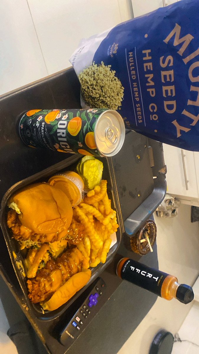 ANTIOXIDANTPAPI's tweet image. #LoveIsandUSA 

My love island starter pack.