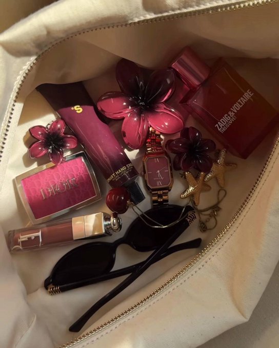 Outfit_Luxy's tweet photo. In my bag https://t.co/D4C4jzgdDk