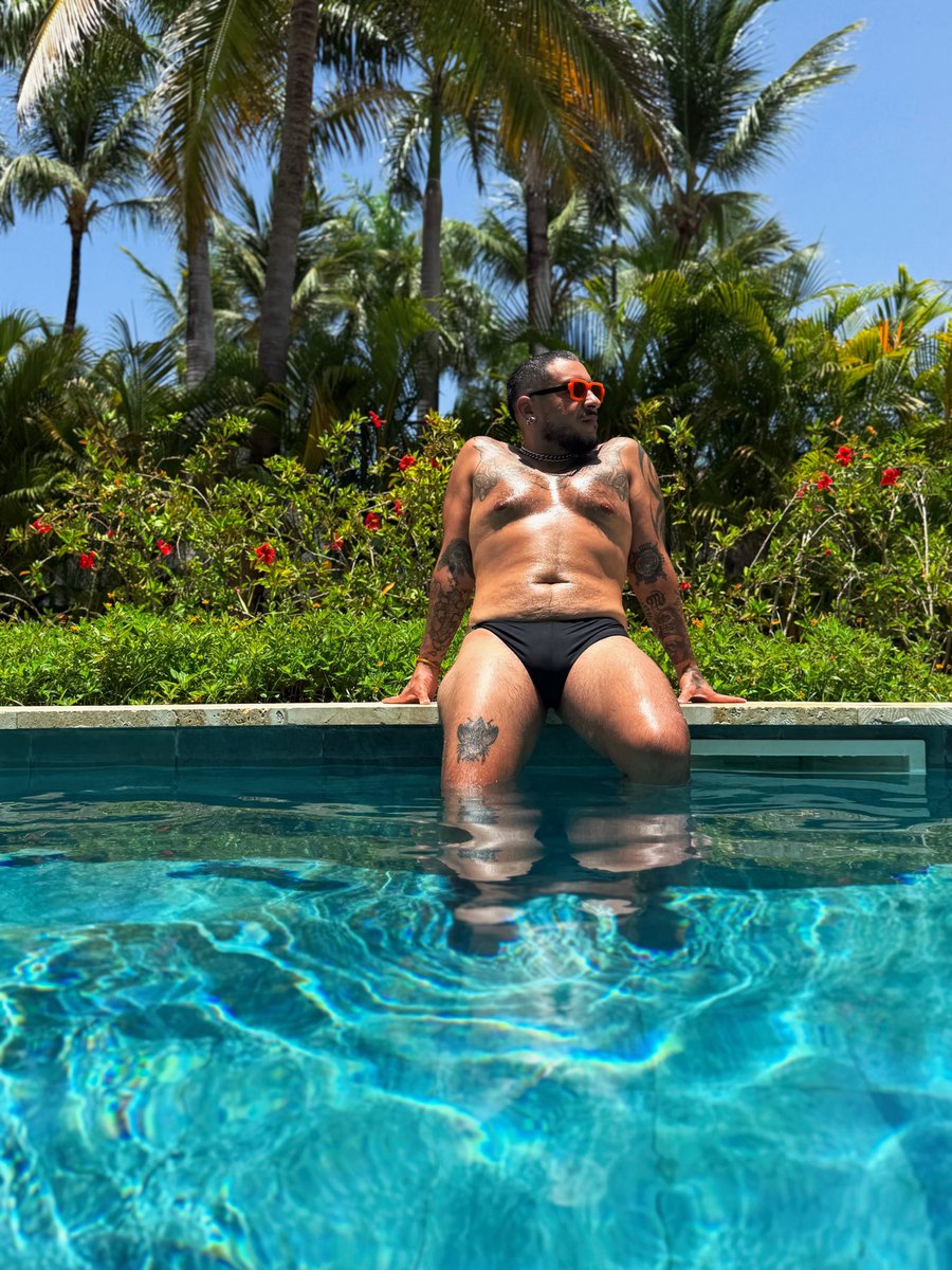 A_dri_an_G's tweet photo. Sun kissed in paradise 🌴 https://t.co/ezYvUmZ0hZ