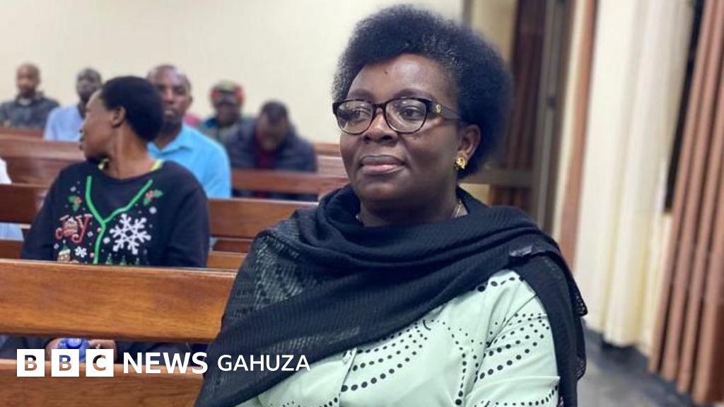 #Rwanda :Victoire Ingabire yafunzwe nyuma yo gutanga amakuru mu urukiko

Abanyamategeko ba Ingabire baheruka kuburira ku byavuzwe na Perezida Paul Kagame
bbc.in/4jW4m7i