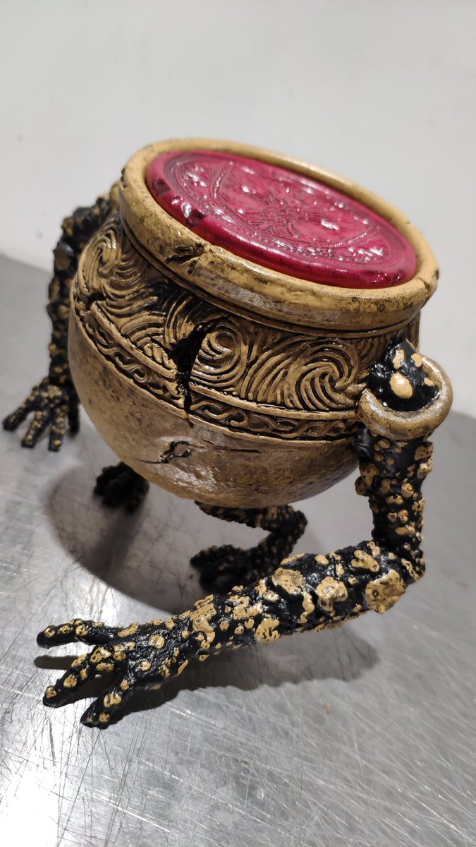 PropsMy's tweet image. Alexander, the Iron Fist! After 3D printing, sanding, and painting, this Elden Ring legend now lives on my shelf. Still stuck, but this time—by choice. Next project? Maybe another FromSoftware icon… Any suggestions? ⚔️  

#EldenRing #FromSoftware #Gaming #3DPrinting #GamerLife