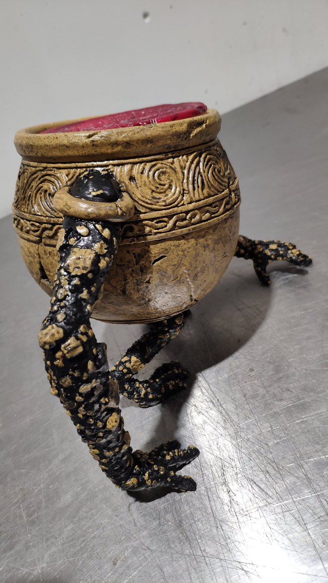 PropsMy's tweet image. Alexander, the Iron Fist! After 3D printing, sanding, and painting, this Elden Ring legend now lives on my shelf. Still stuck, but this time—by choice. Next project? Maybe another FromSoftware icon… Any suggestions? ⚔️  

#EldenRing #FromSoftware #Gaming #3DPrinting #GamerLife