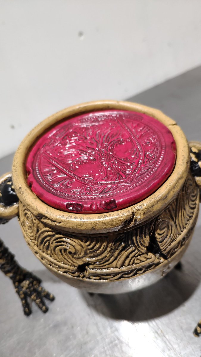 PropsMy's tweet image. Alexander, the Iron Fist! After 3D printing, sanding, and painting, this Elden Ring legend now lives on my shelf. Still stuck, but this time—by choice. Next project? Maybe another FromSoftware icon… Any suggestions? ⚔️  

#EldenRing #FromSoftware #Gaming #3DPrinting #GamerLife