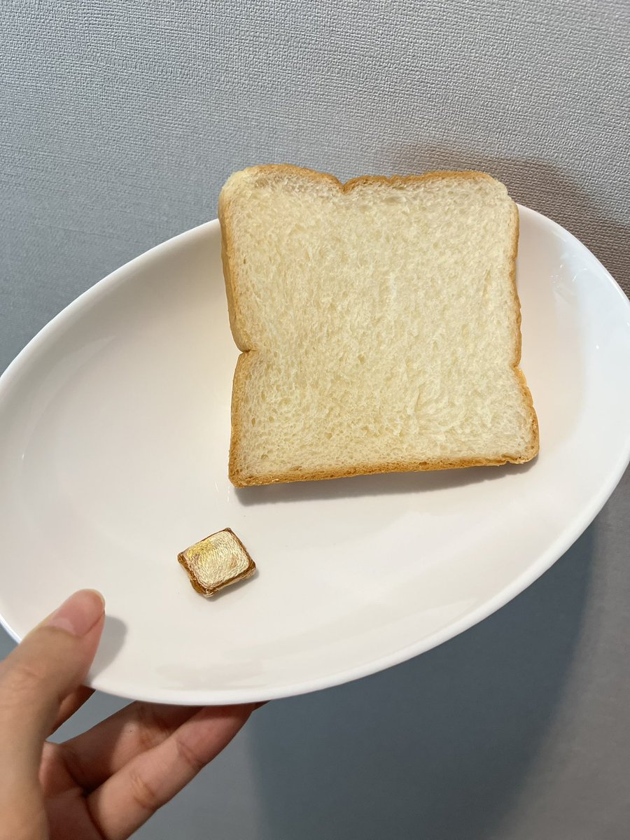 itsmesyne_'s tweet photo. From this To this🍞🤏🏻
พอได้ลองปักขนมปังสามมิติ ก็คือสนุกแบบที่ปักเล่น ๆ ในคืนเดียวเสร็จ (ขอบหนมปังใช้วิธีปัก chain stitch แบบคนขี้เกียจและรีบ55) ประกอบต่อตอนเช้าเลยค่ะ เรื่องเล่นเราจริงจังทำไม…🤣
#mesyne https://t.co/93dYq2vcc1