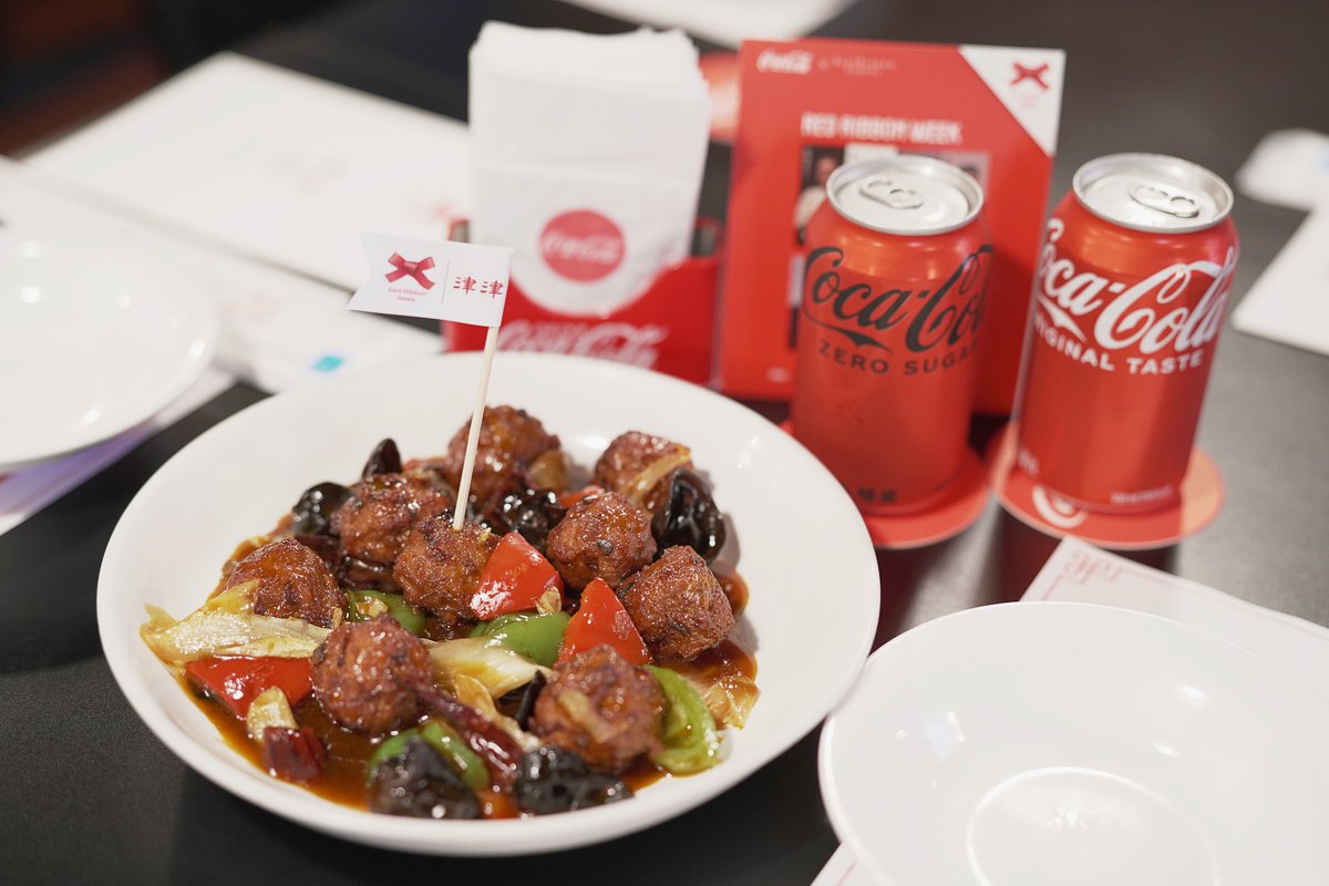 brsurvey's tweet image. [레드리본 위크 현장스케치]  06. 진진 
코카-콜라와 즐거운 미식 경험을 즐길 수 있는 특별한 미식 행사인 레드리본 위크가 6월 19일 목요일 점심과 저녁, &amp;lt;진진&amp;gt;에서 열렸습니다. 행사 현장을 블루리본이 생생히 전달 드립니다. bluer.co.kr/magazine/536