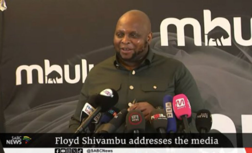 RodRheeLoaded's tweet image. #floydshivambu
Lod Floyd shaking the country🤣🤣🤣
EFF &amp;amp; MK