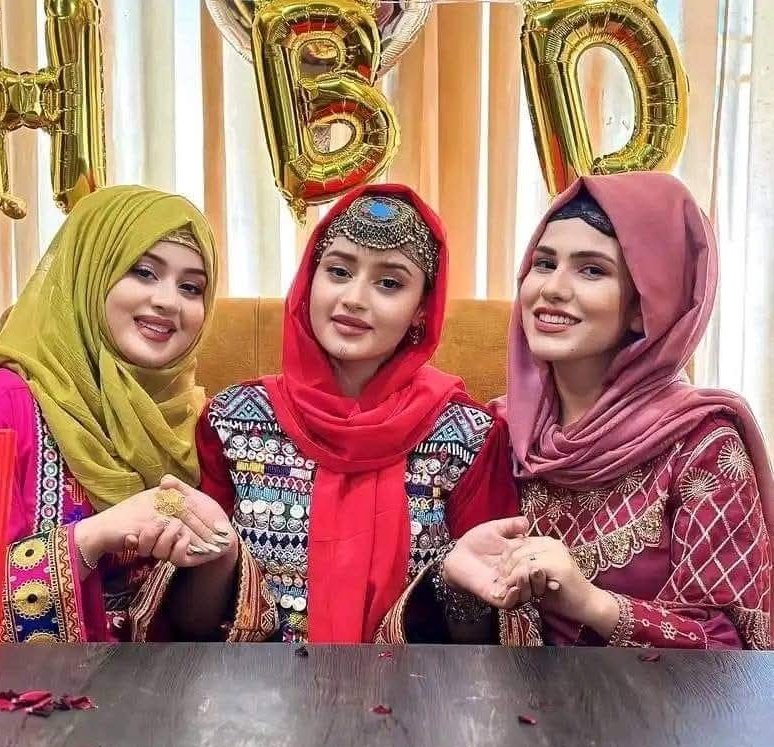 زما د نازولې خورکې د زوکړي ورځ ده دې ته اوږد او ښکلي ژوند غوښتونکي یم🥰