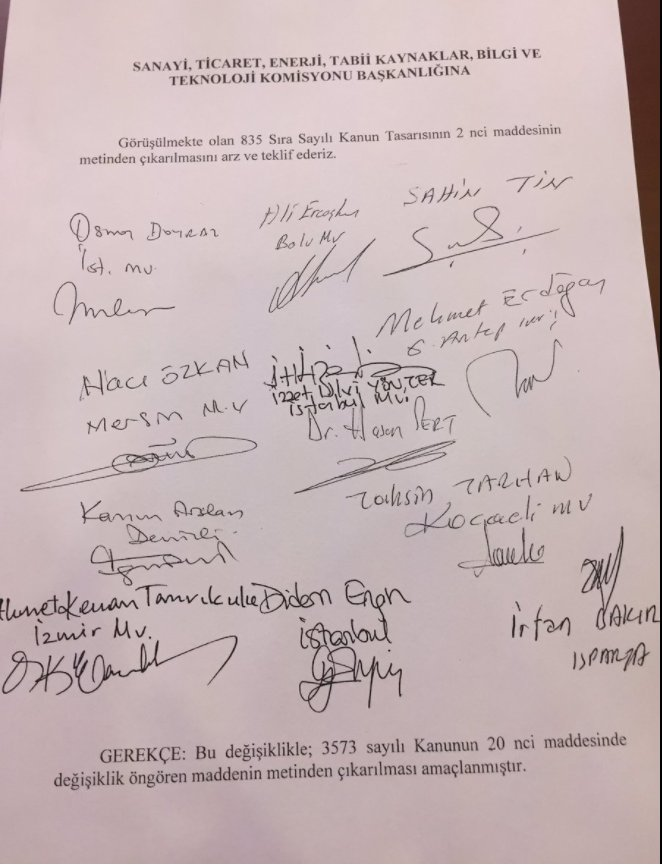 OnderAlgedik's tweet image. Mücadele edince oluyormuş!

TBMM'de dün komisyonda zeytinlikleri madenlere açan teklif görüşüldü.

Bu dilekçe ise 2017'den.
Zeytinlikleri sanayiye açan teklifi komisyondan geçmişti. 

Bizler bastırınca bütün partiler ilgili maddeyi çıkartan dilekçeyi imzalamak zorunda kaldı🫒…