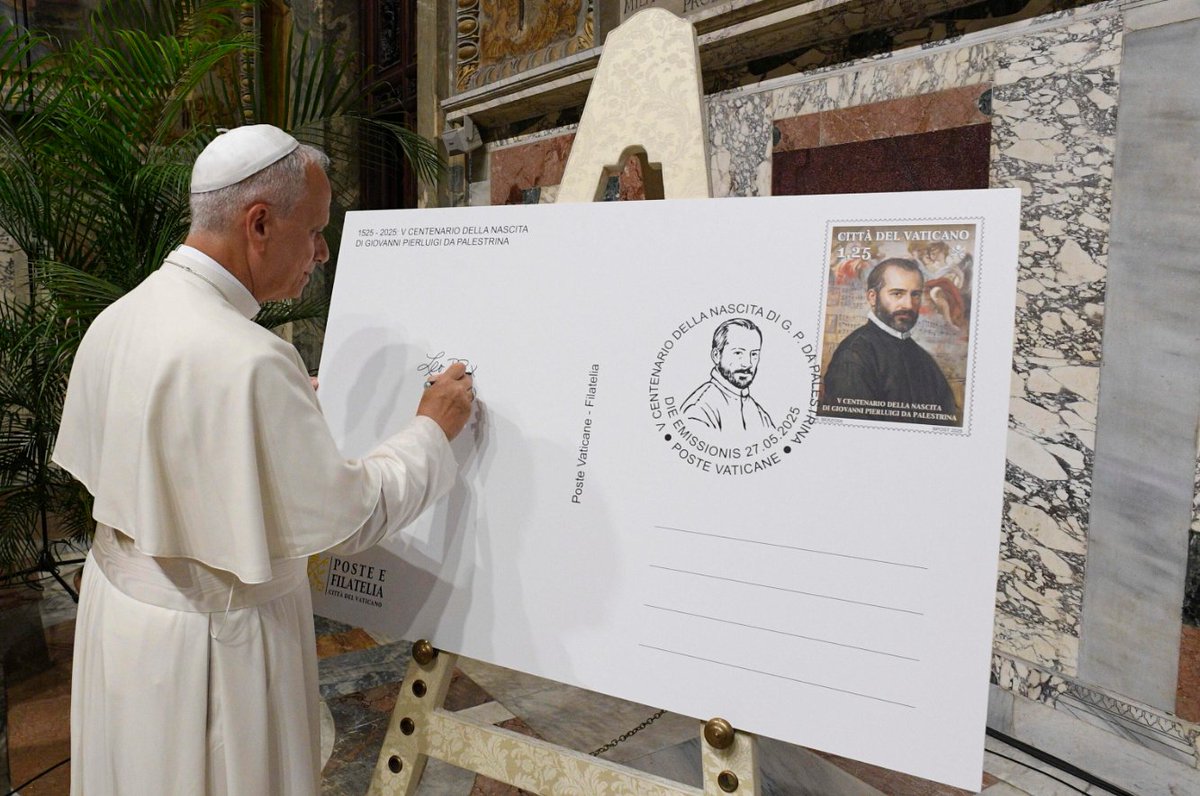 I like this new pope more and more 😀 #stamps #philately #postcrossing? 😉
