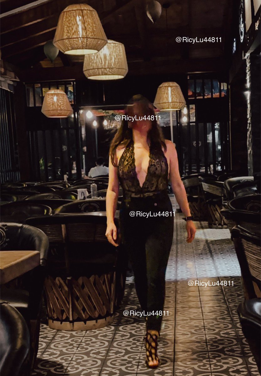 Algo extraño pasa cuando salimos a divertirnos y uso este #outfit repentinamente en el restaurante algunos dirigen sus miradas hacia mí.Será xq no uso brasier?O xq me encanta desfilar para q sus mentes desborden imaginación?Merezco un RT o un MG? #miercolesdelenceria #ricylu44811