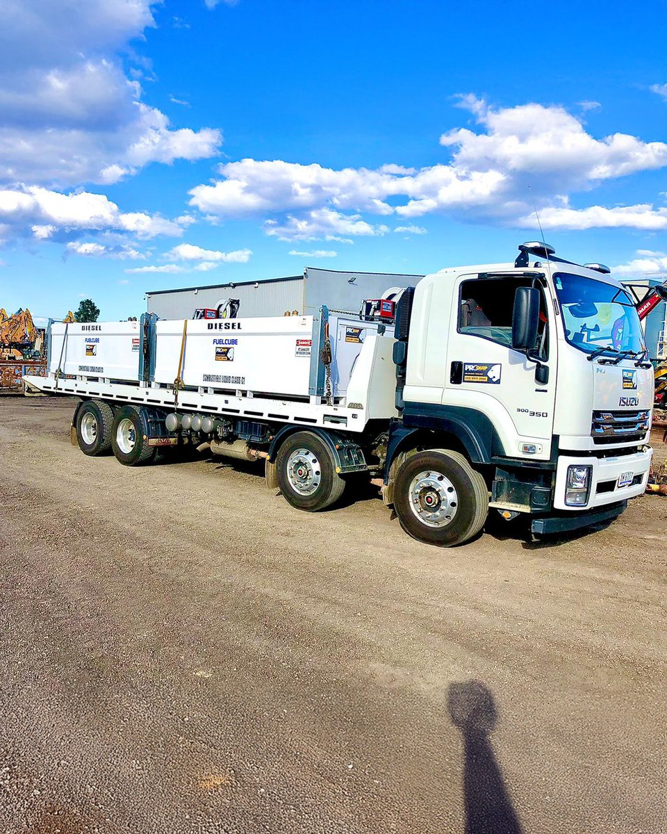 proquipsales's tweet photo. Pictured here is our man Jason delivering diesel cells to assist with a maintenance contract for the snow season near Mt Hotham.

Rain, hail or snow, we are always willing to help our customers out.

#FuelTruckHire #MobileRefuelling #DieselDelivery #FuelCubeHire #ProquipRental https://t.co/j1km1JOqmD