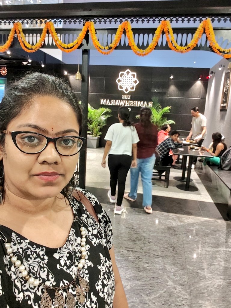 And yes, there I saw it at the <a href="/BLRAirport/">BLR Airport</a>
Even at 3 AM, <a href="/RameshwaramCafe/">The Rameshwaram Cafe</a> had foodies enjoying dosa and sipping filter kaapi before taking off their flight.